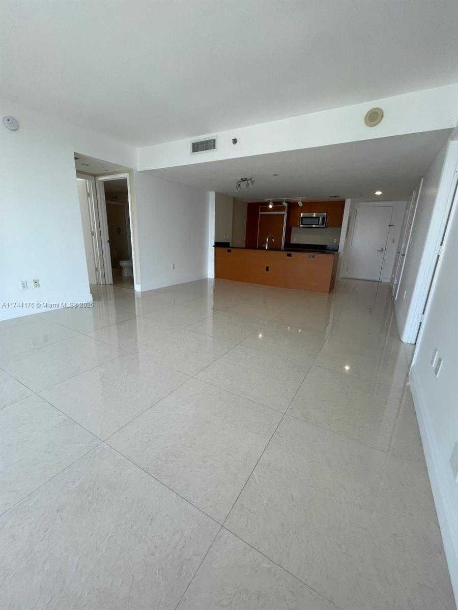 Small Image of 50 Biscayne Blvd, Miami, FL 33132, USA Number 5