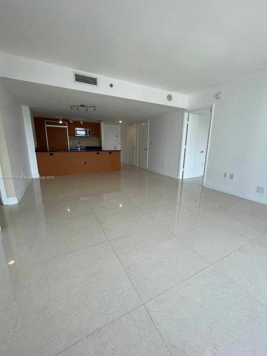 Small Image of 50 Biscayne Blvd, Miami, FL 33132, USA Number 6