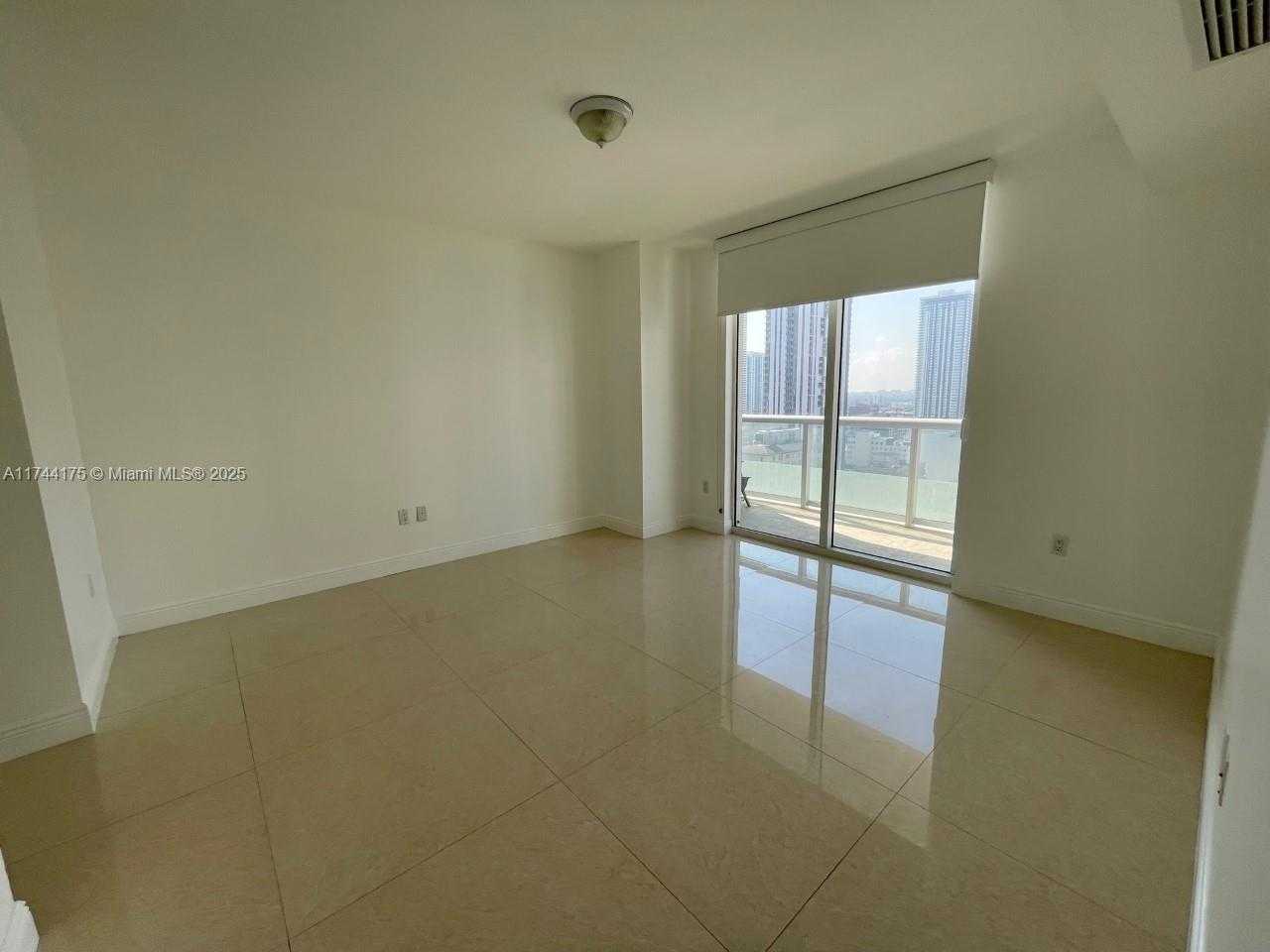 Small Image of 50 Biscayne Blvd, Miami, FL 33132, USA Number 7