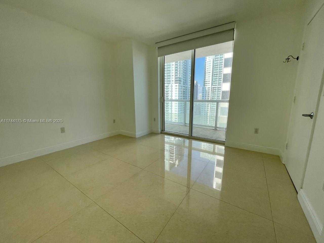 Small Image of 50 Biscayne Blvd, Miami, FL 33132, USA Number 9