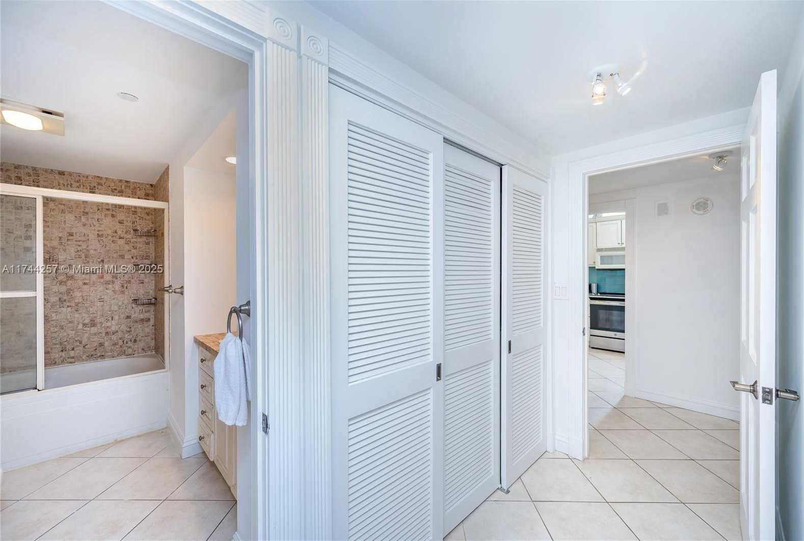 Small Image of 201 CRANDON BLVD #505, Key Biscayne Number 17