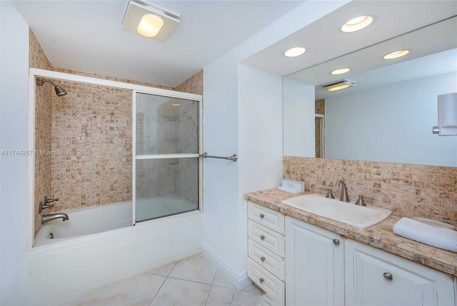 Small Image of 201 CRANDON BLVD #505, Key Biscayne Number 22