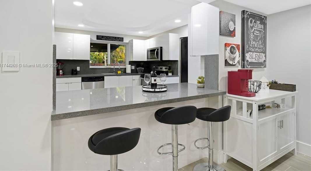 Small Image of 6863 SOUTH WEST 104TH CT, Miami Number 27