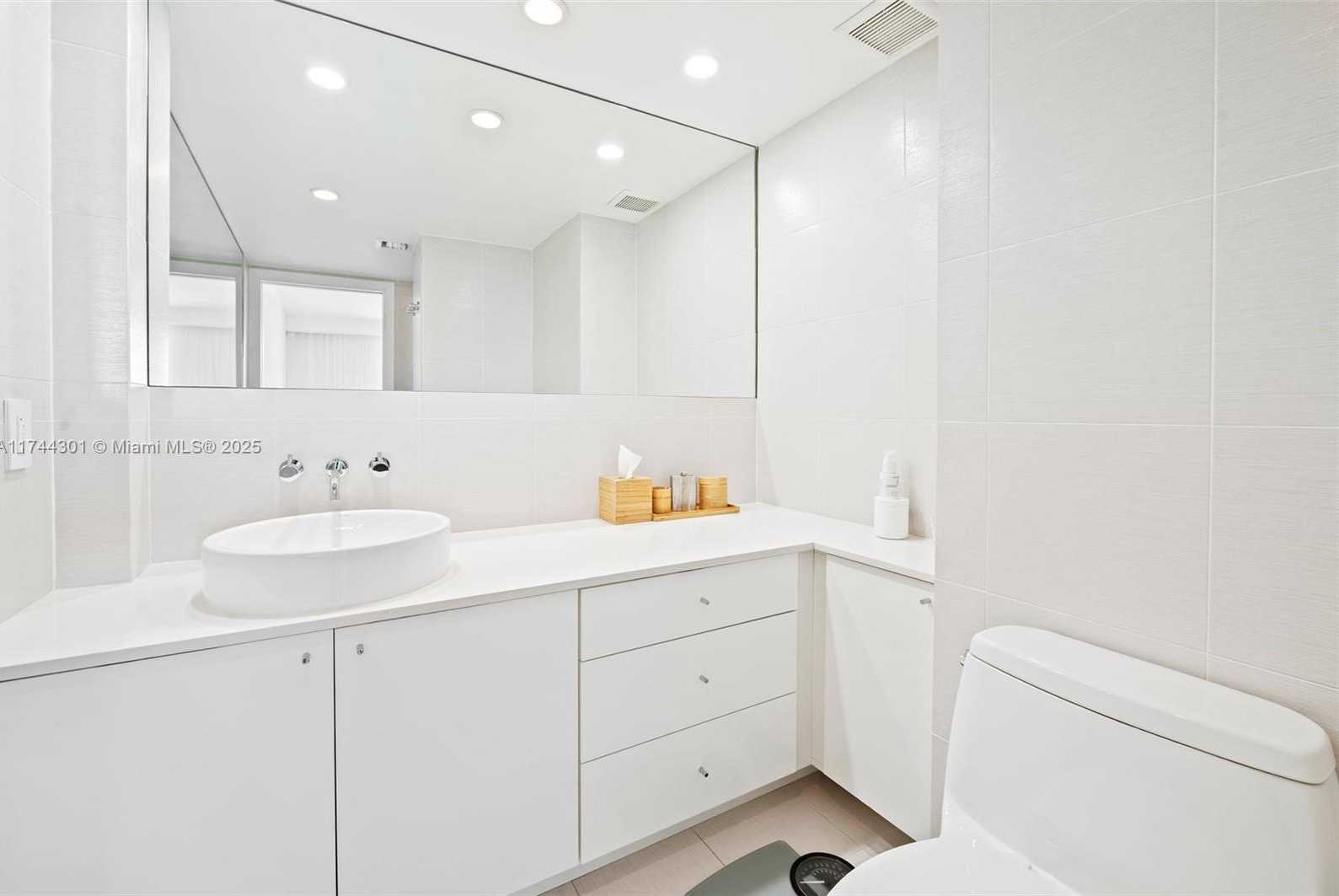 Small Image of 9511 COLLINS AVE #1204, Surfside Number 23