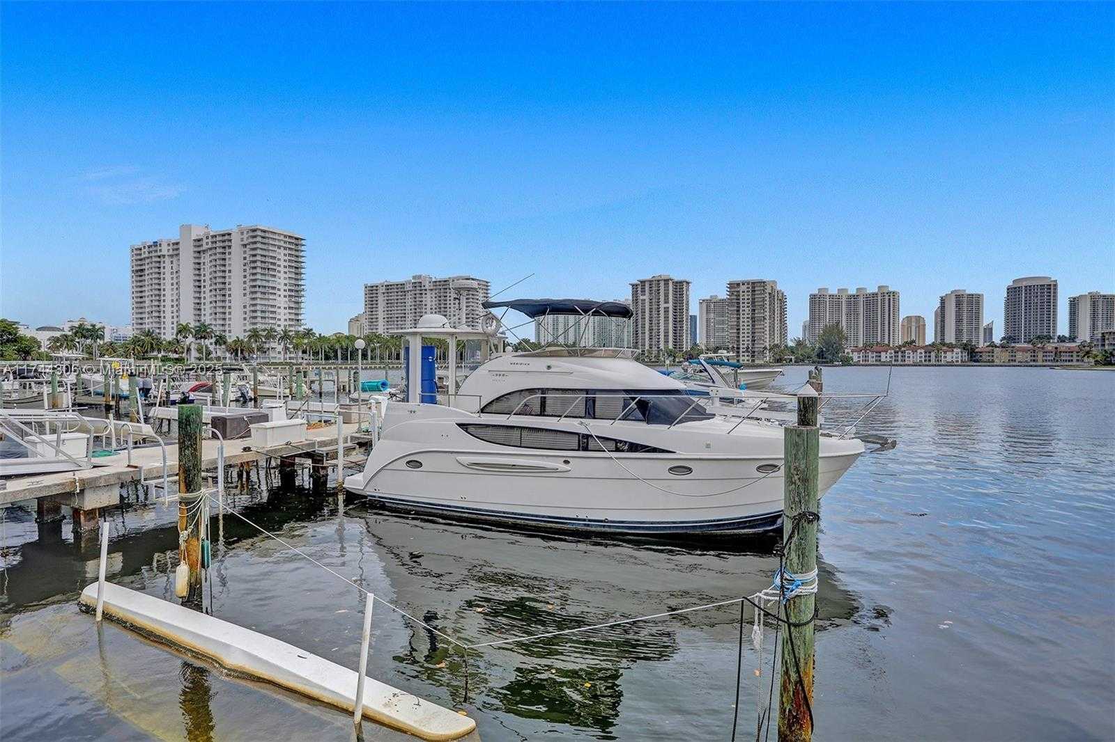 Small Image of 18031 BISCAYNE BLVD #1604, Aventura Number 17