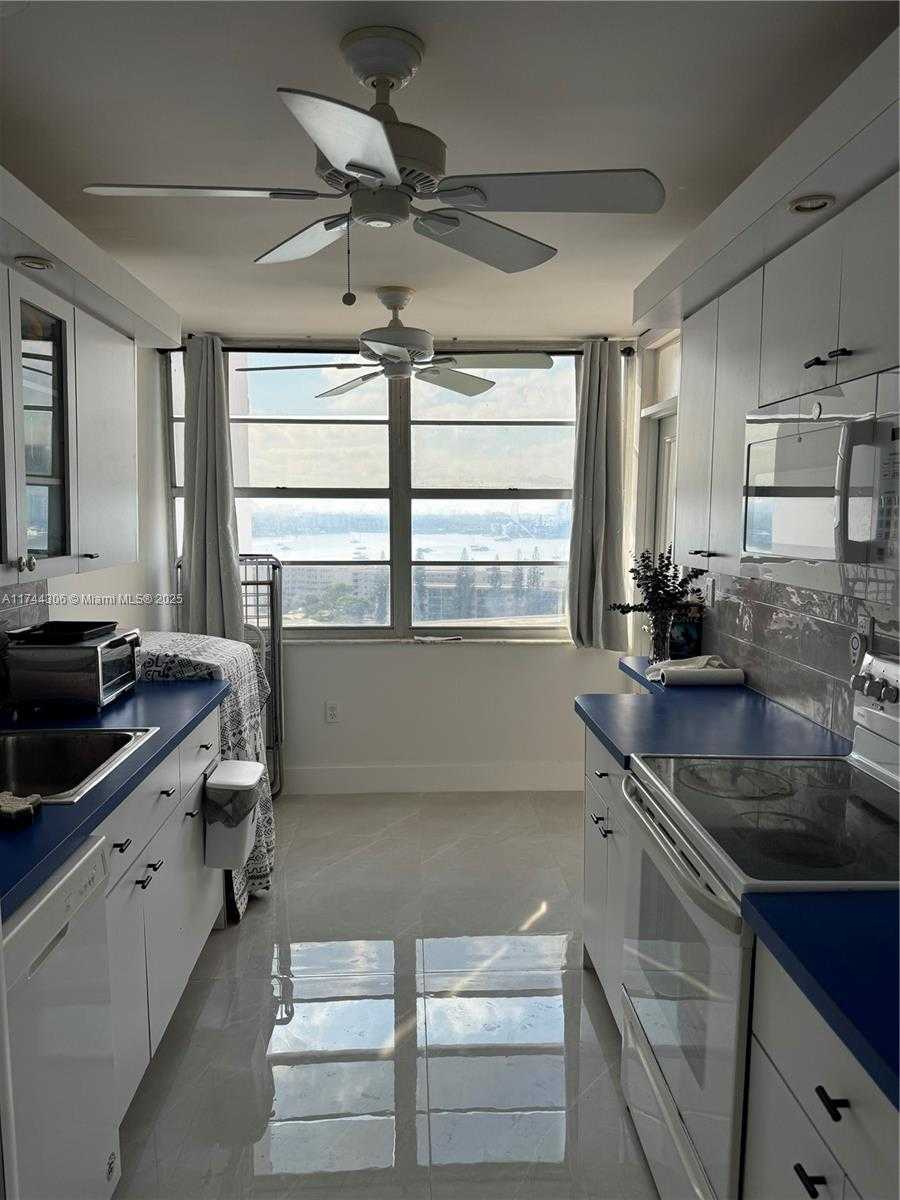 Small Image of 18031 BISCAYNE BLVD #1604, Aventura Number 3