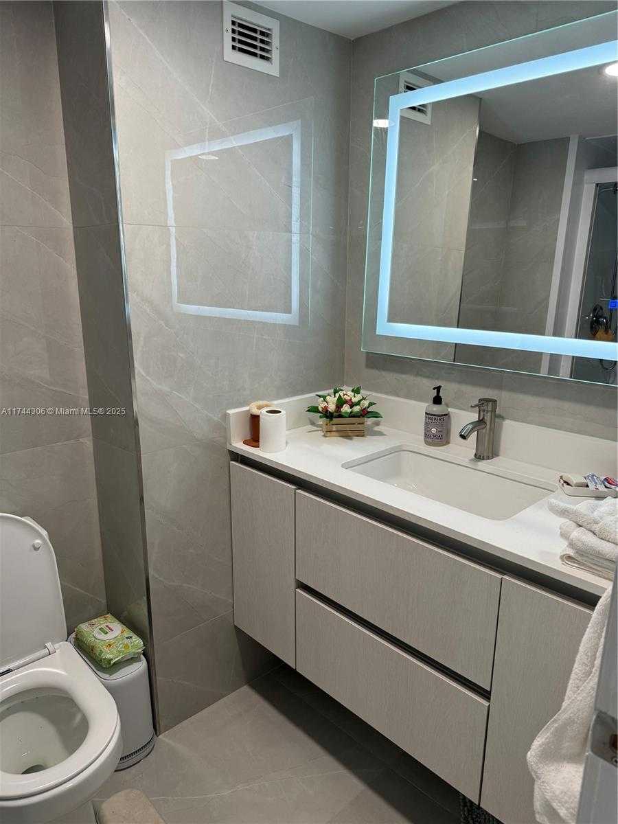 Small Image of 18031 BISCAYNE BLVD #1604, Aventura Number 5