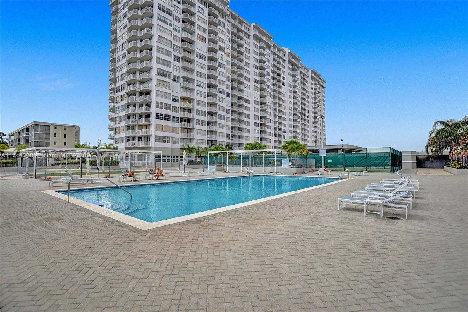 Small Image of 18031 BISCAYNE BLVD #1604, Aventura Number 7