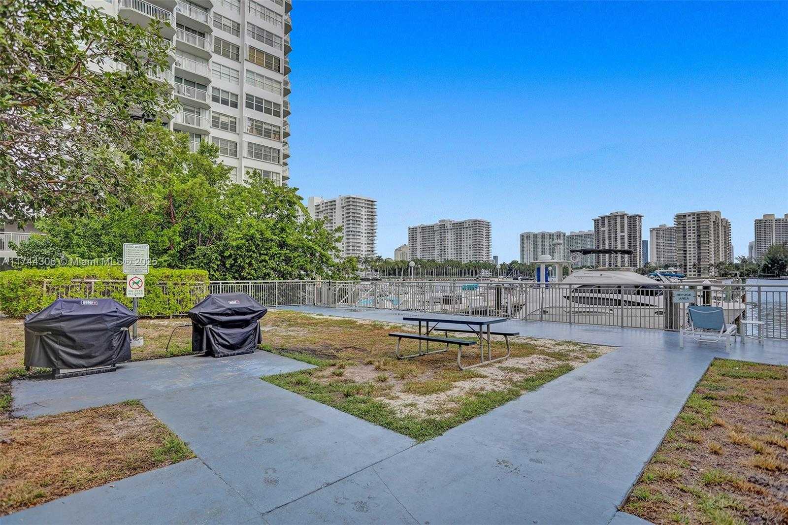 Small Image of 18031 BISCAYNE BLVD #1604, Aventura Number 9
