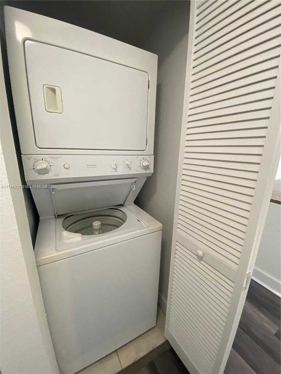 Small Image of 1830 RADIUS DR #908, Hollywood Number 12