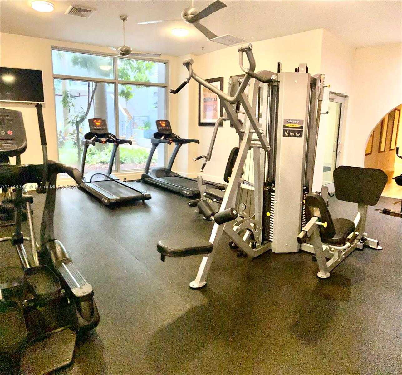 Small Image of 1830 RADIUS DR #908, Hollywood Number 45