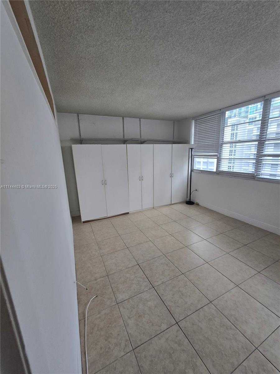 Small Image of 825 BRICKELL BAY DR #849, Miami Number 12