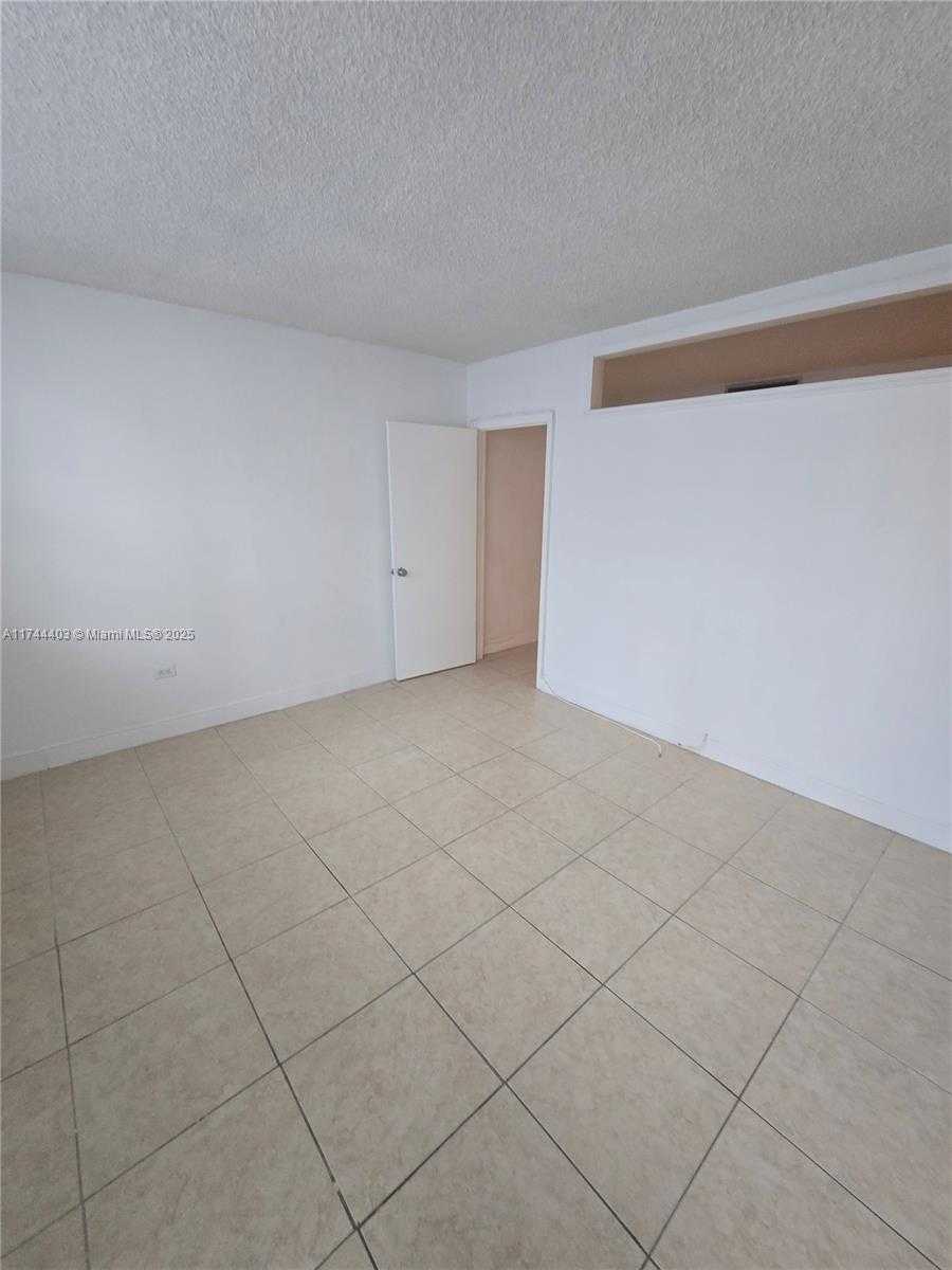 Small Image of 825 BRICKELL BAY DR #849, Miami Number 14