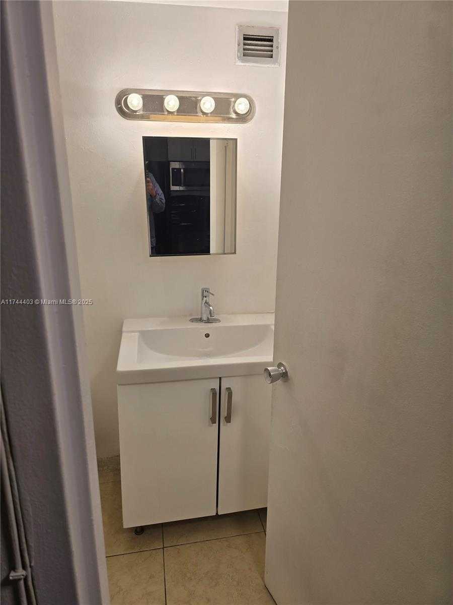 Small Image of 825 BRICKELL BAY DR #849, Miami Number 17