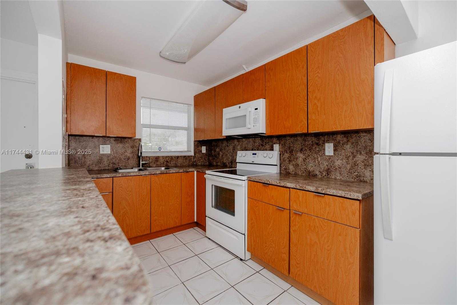 Small Image of 1060 NORTH EAST 78TH ST RD #8, Miami Number 4