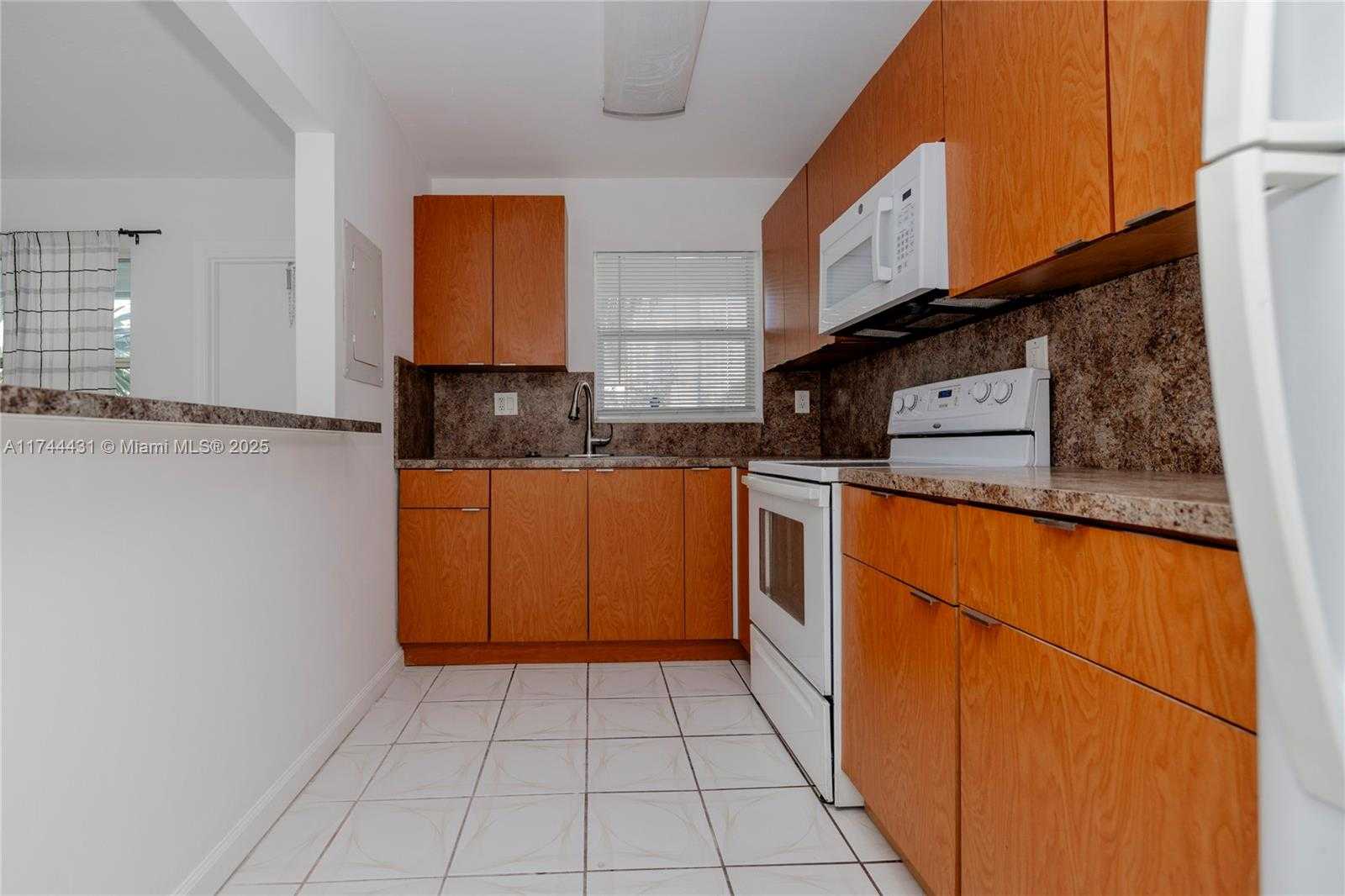 Small Image of 1060 NORTH EAST 78TH ST RD #8, Miami Number 5