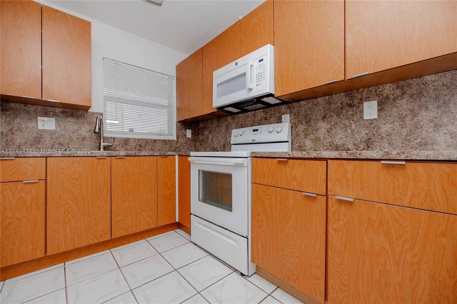 Small Image of 1060 NORTH EAST 78TH ST RD #8, Miami Number 6