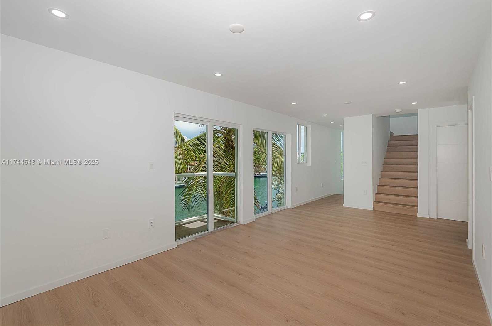 Small Image of 1975 CALAIS DR #3, Miami Beach Number 11