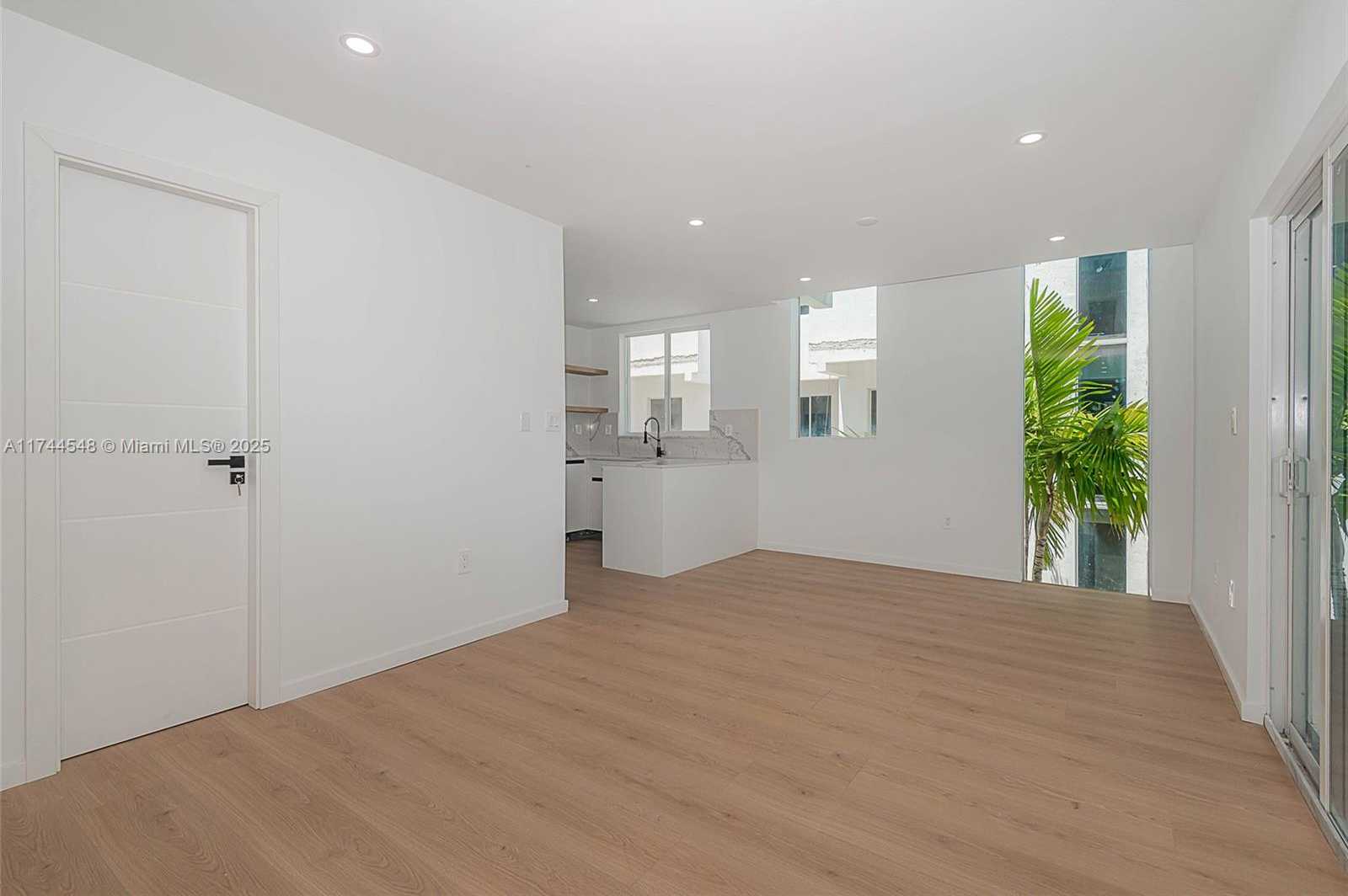 Small Image of 1975 CALAIS DR #3, Miami Beach Number 12