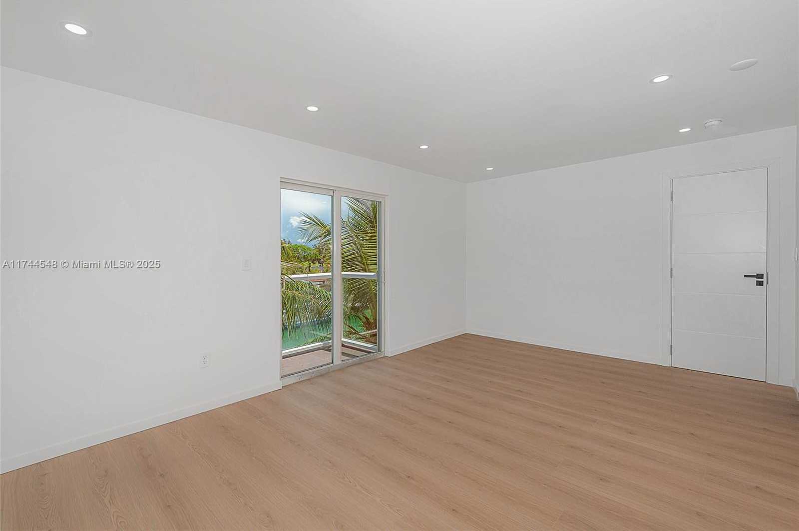 Small Image of 1975 CALAIS DR #3, Miami Beach Number 16