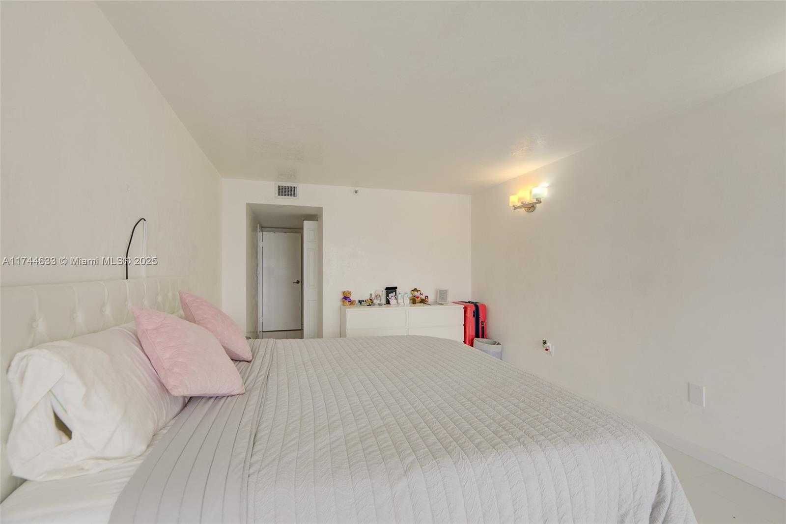 Small Image of 555 NORTH EAST 15TH ST #19J, Miami Number 22
