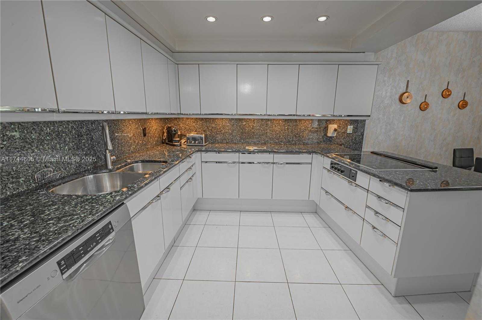 Small Image of 9801 COLLINS AVE #14D, Bal Harbour Number 5