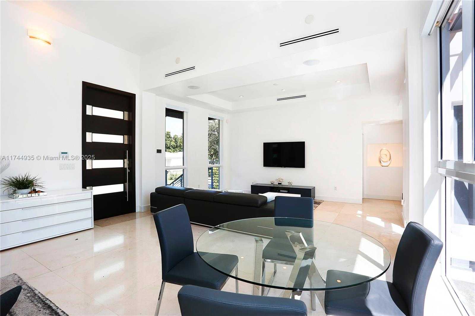 Small Image of 573 WARREN LN, Key Biscayne Number 12