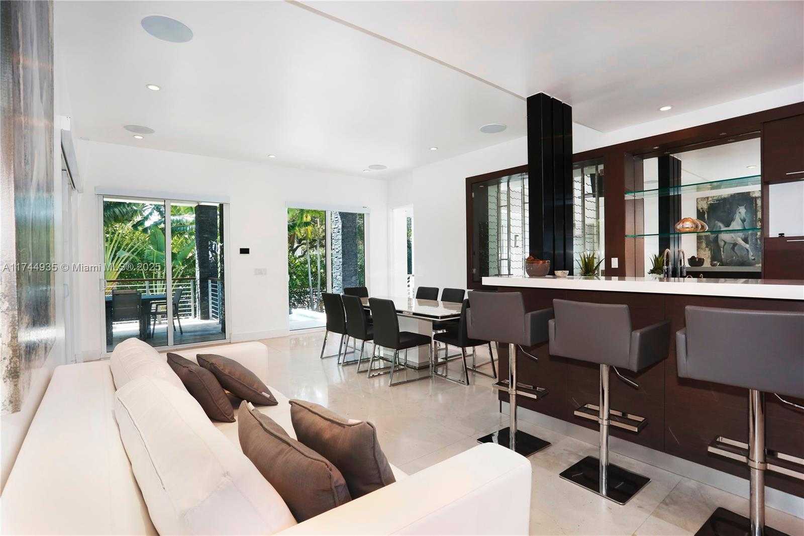 Small Image of 573 WARREN LN, Key Biscayne Number 14