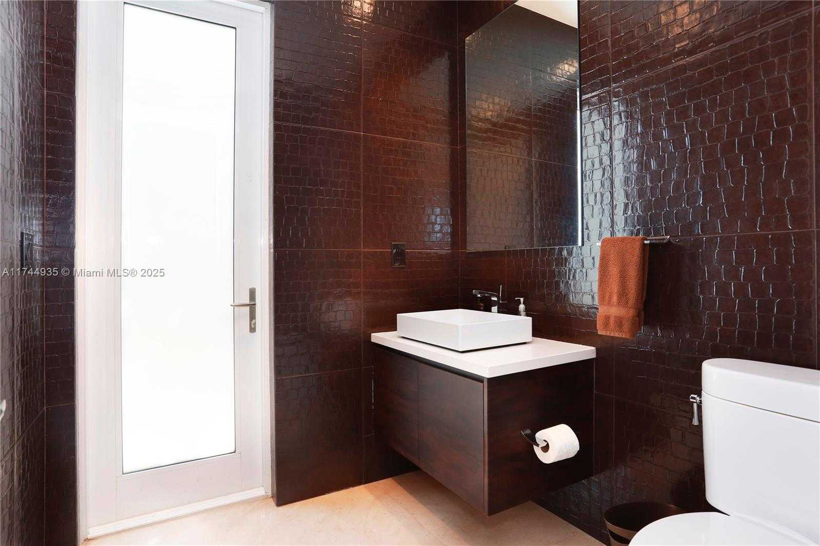 Small Image of 573 WARREN LN, Key Biscayne Number 16