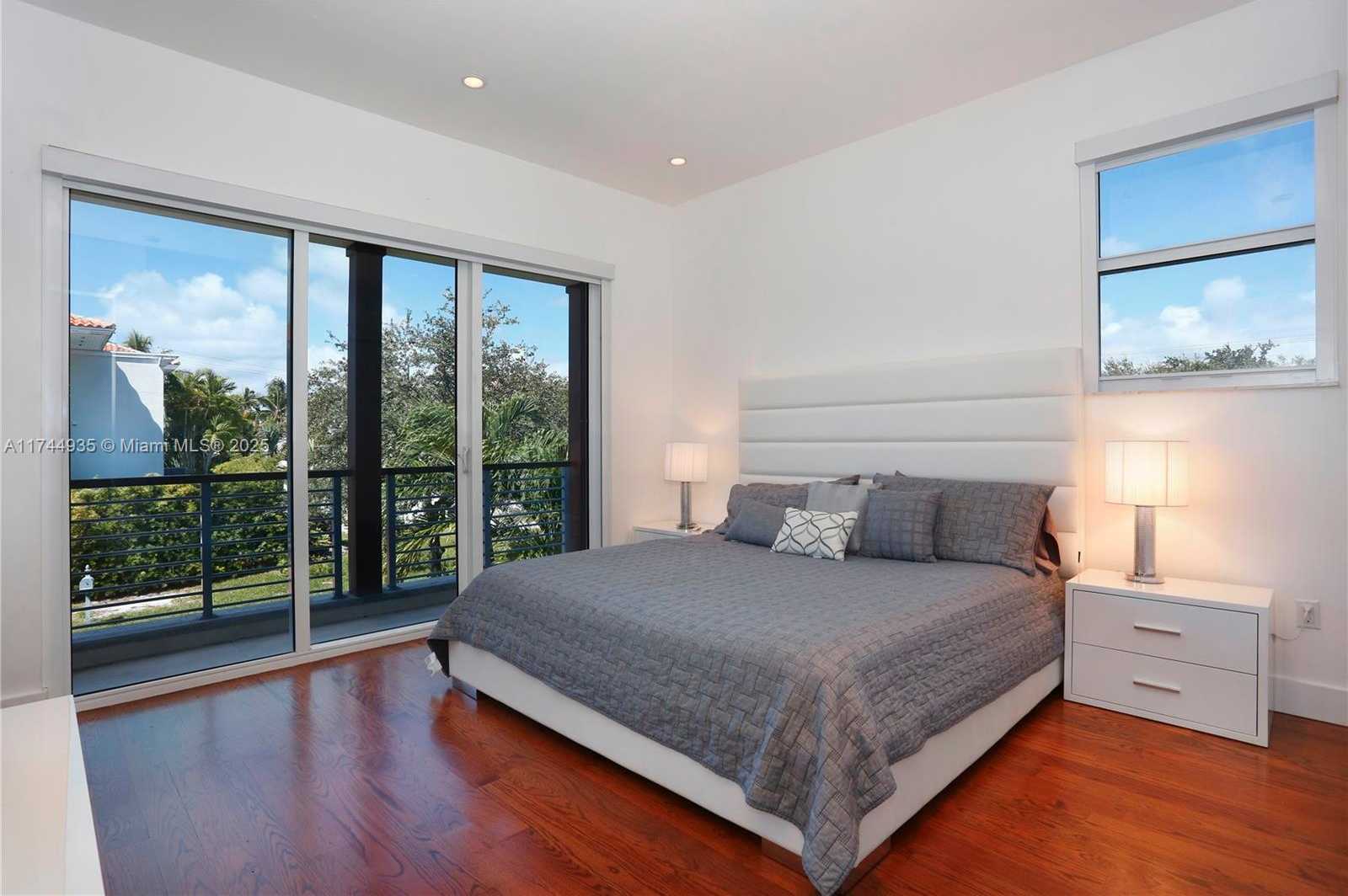 Small Image of 573 WARREN LN, Key Biscayne Number 18
