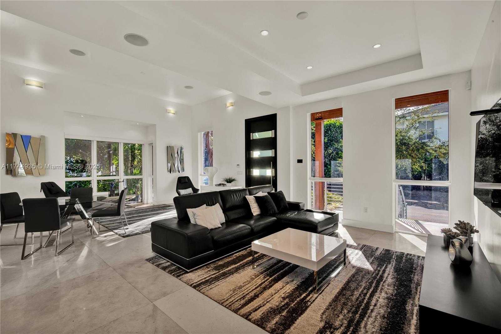 Small Image of 573 WARREN LN, Key Biscayne Number 19