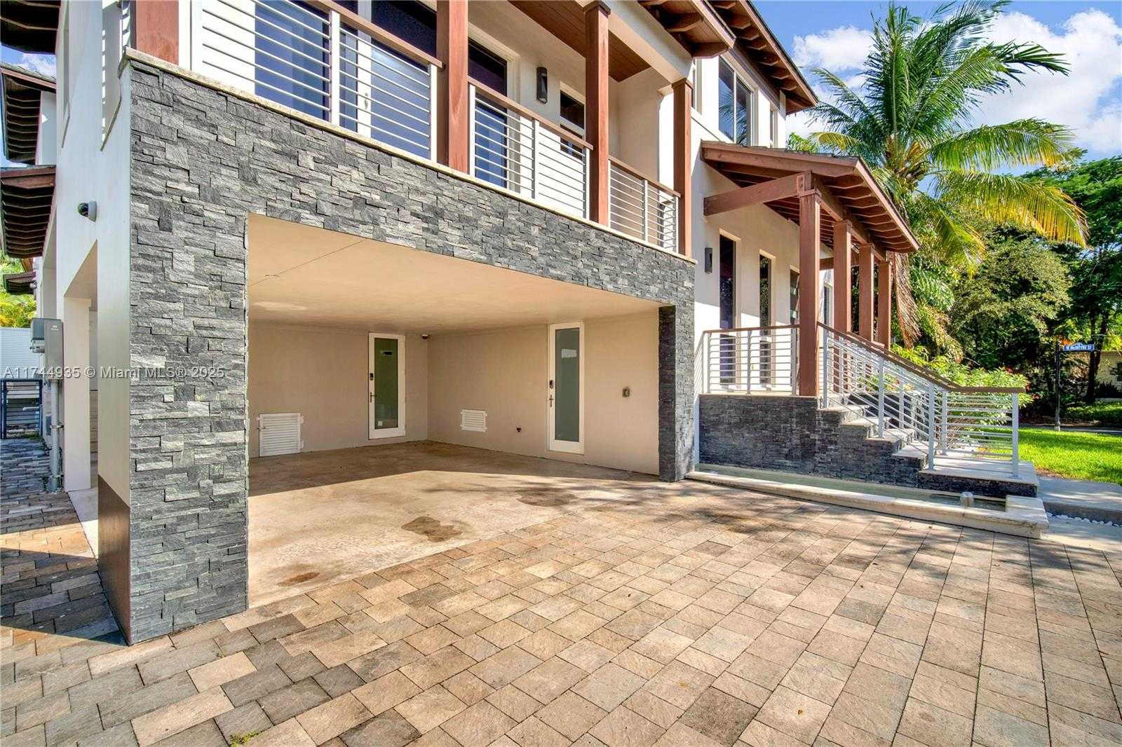 Small Image of 573 WARREN LN, Key Biscayne Number 22