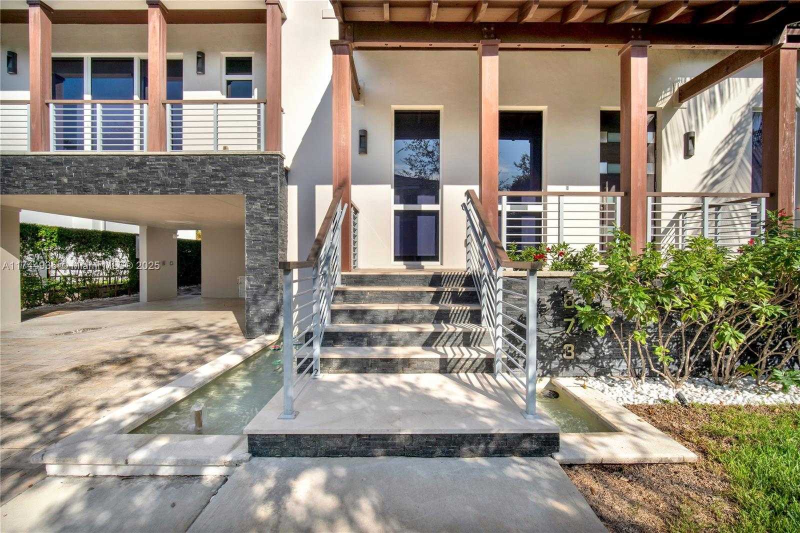 Small Image of 573 WARREN LN, Key Biscayne Number 23