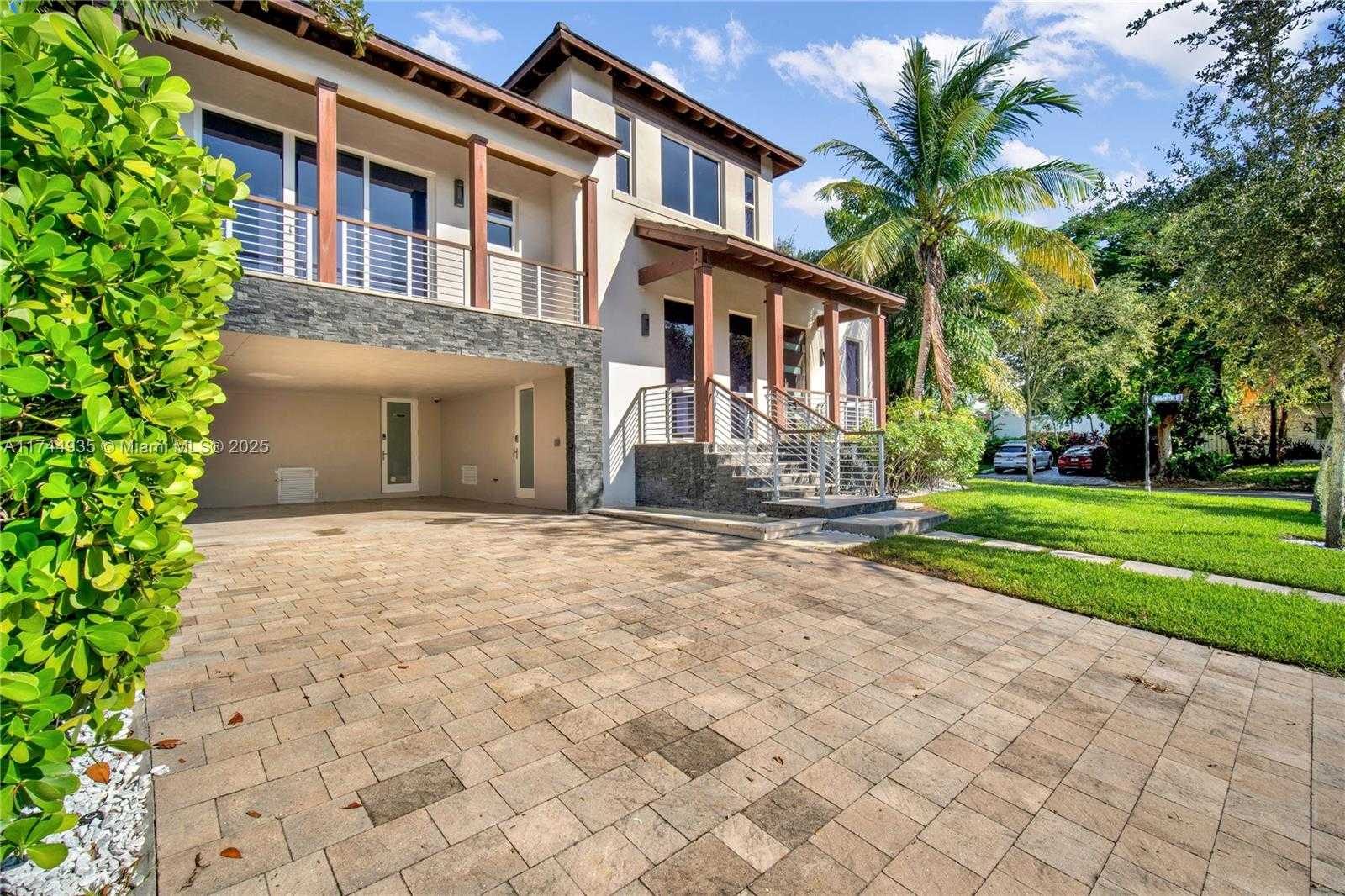 Small Image of 573 WARREN LN, Key Biscayne Number 24