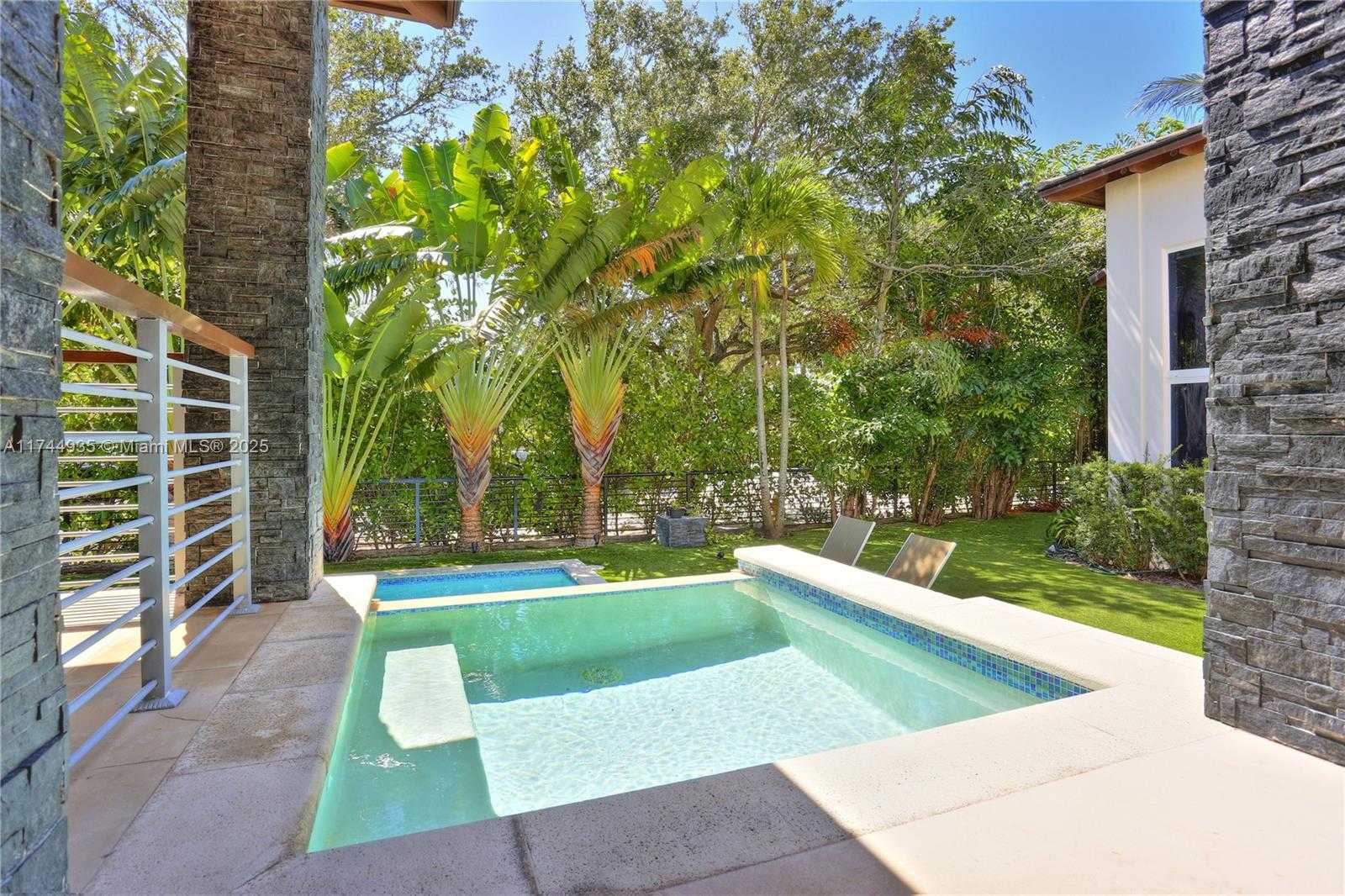 Small Image of 573 WARREN LN, Key Biscayne Number 29