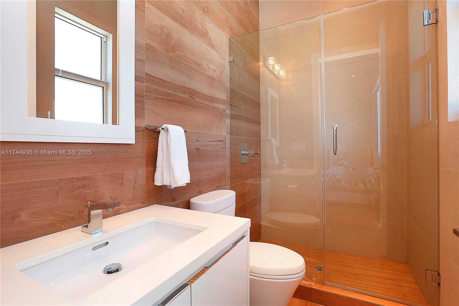 Small Image of 573 WARREN LN, Key Biscayne Number 32