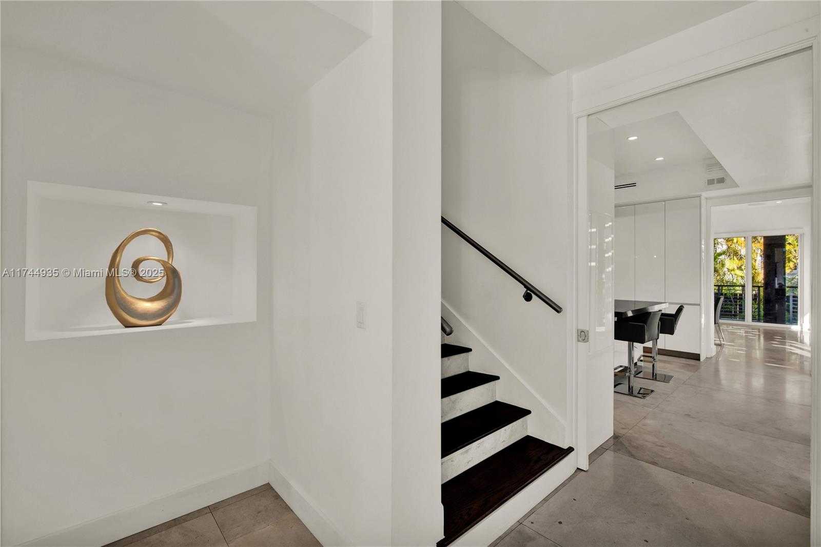 Small Image of 573 WARREN LN, Key Biscayne Number 35