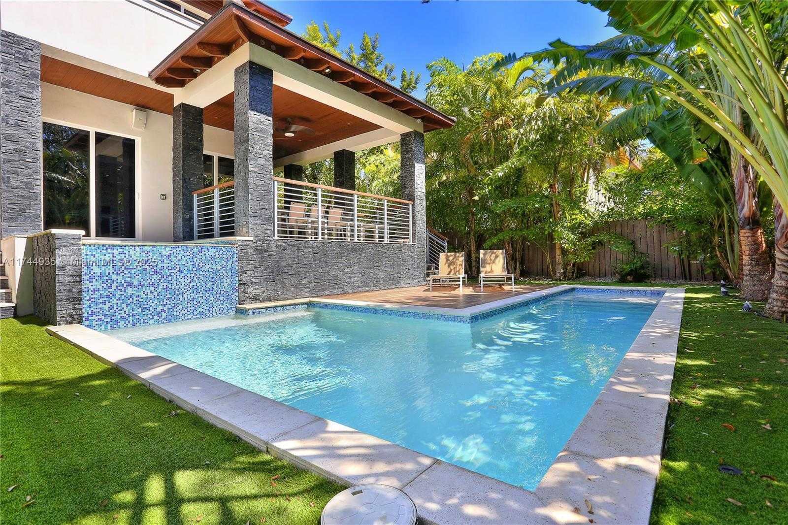 Small Image of 573 WARREN LN, Key Biscayne Number 5