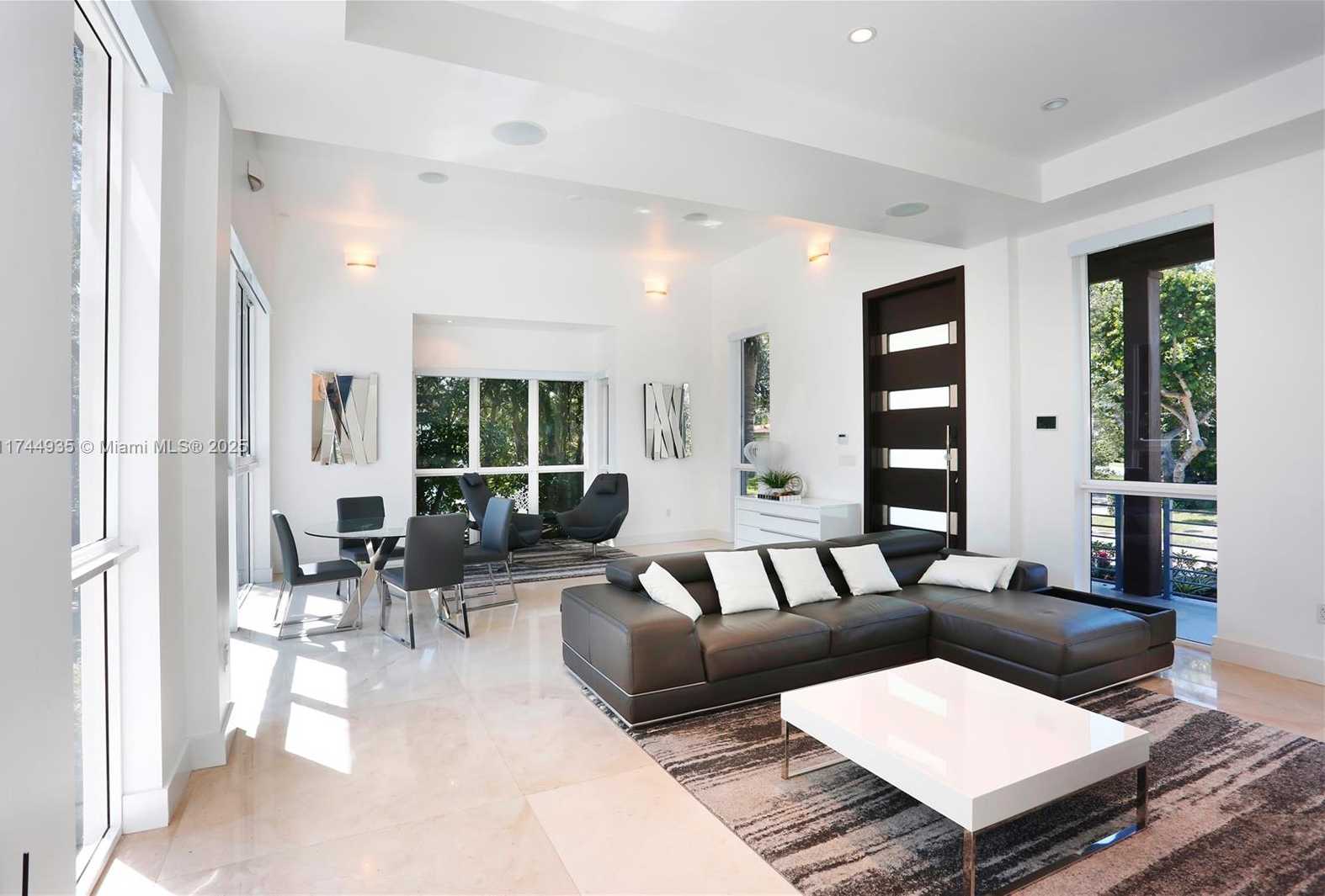Small Image of 573 WARREN LN, Key Biscayne Number 6
