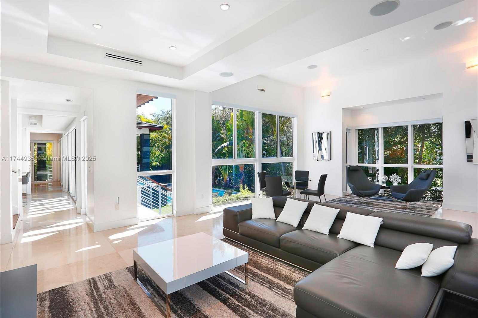Small Image of 573 WARREN LN, Key Biscayne Number 8