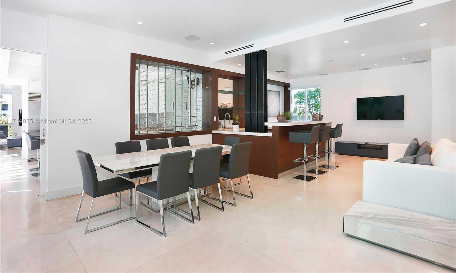 Small Image of 573 WARREN LN, Key Biscayne Number 9