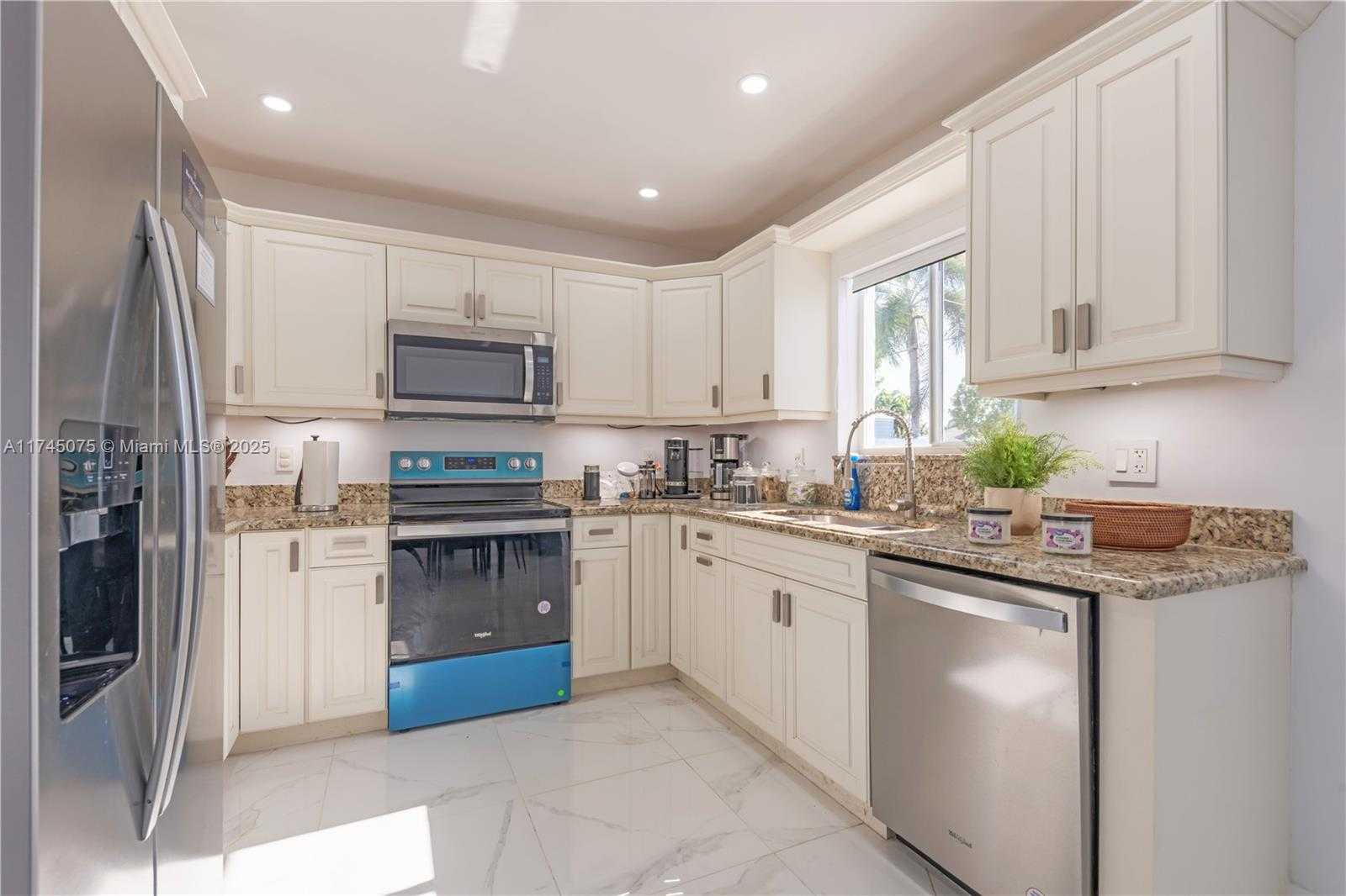 Small Image of 317 SOUTH EAST 7TH AVE, Deerfield Beach Number 31