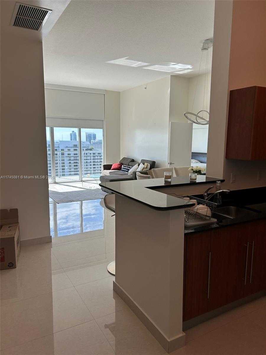 Small Image of 325 SOUTH BISCAYNE BLVD #UPH 19, Miami Number 10
