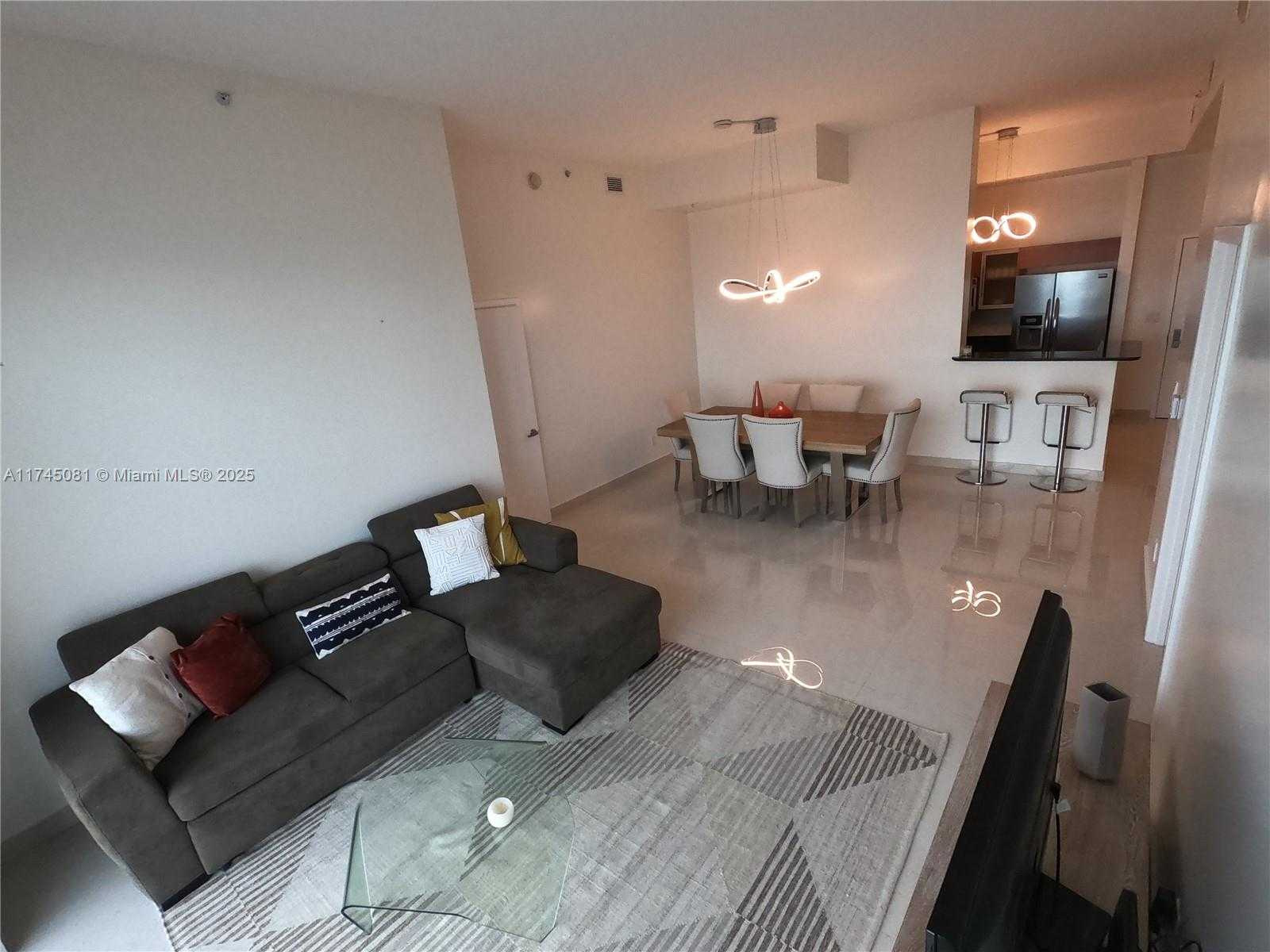 Small Image of 325 SOUTH BISCAYNE BLVD #UPH 19, Miami Number 14
