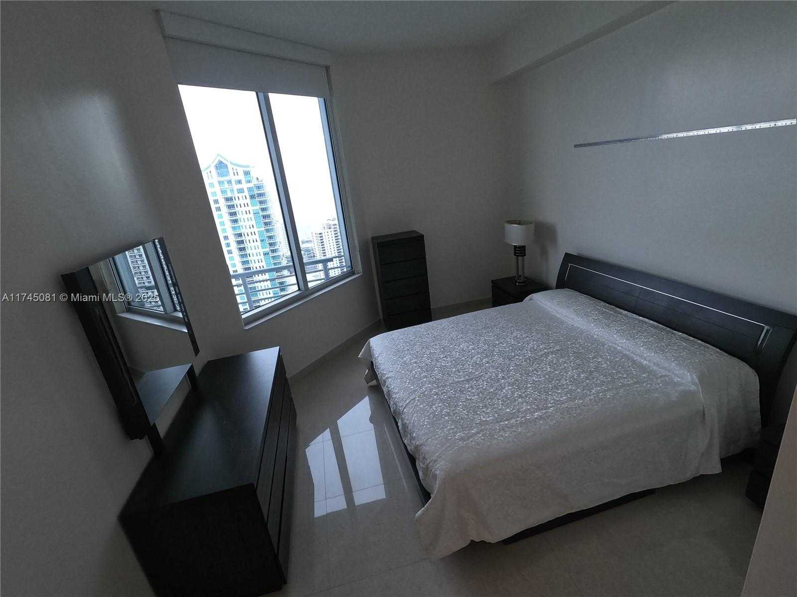 Small Image of 325 SOUTH BISCAYNE BLVD #UPH 19, Miami Number 15