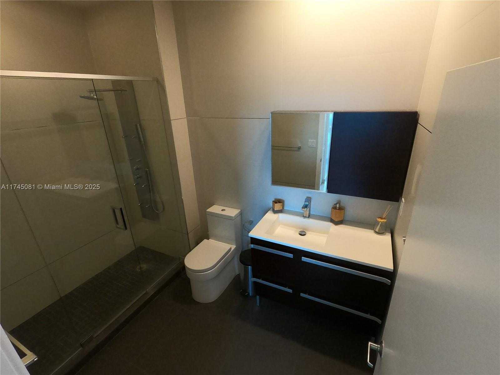 Small Image of 325 SOUTH BISCAYNE BLVD #UPH 19, Miami Number 17