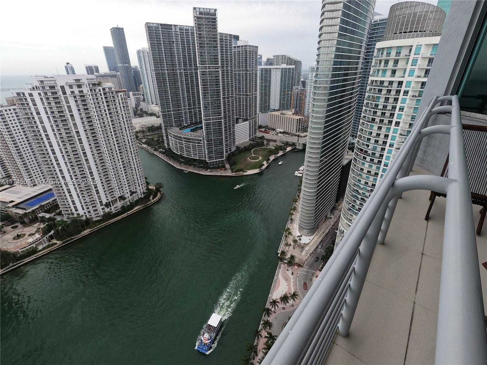 Small Image of 325 SOUTH BISCAYNE BLVD #UPH 19, Miami Number 22