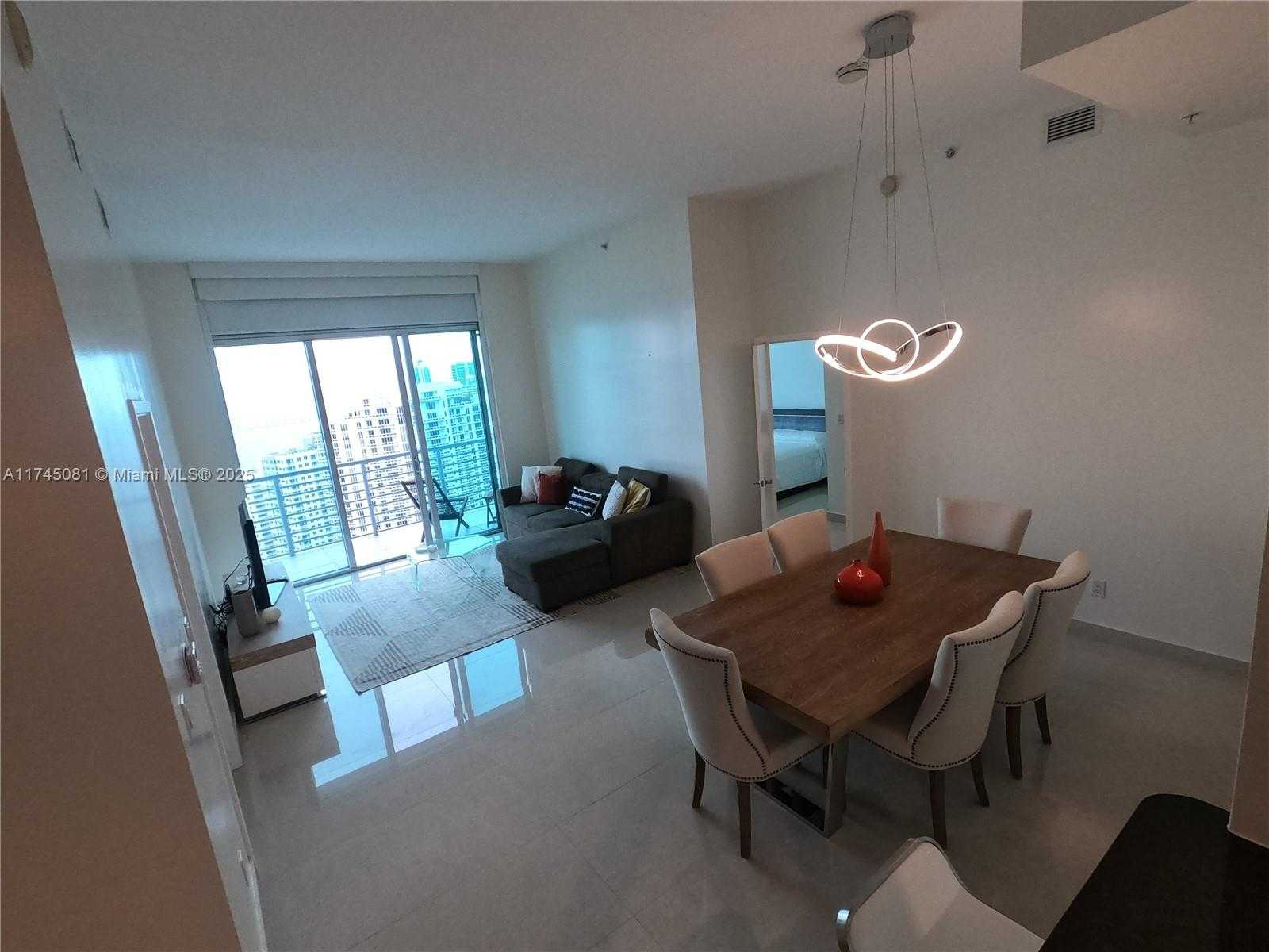 Small Image of 325 SOUTH BISCAYNE BLVD #UPH 19, Miami Number 4