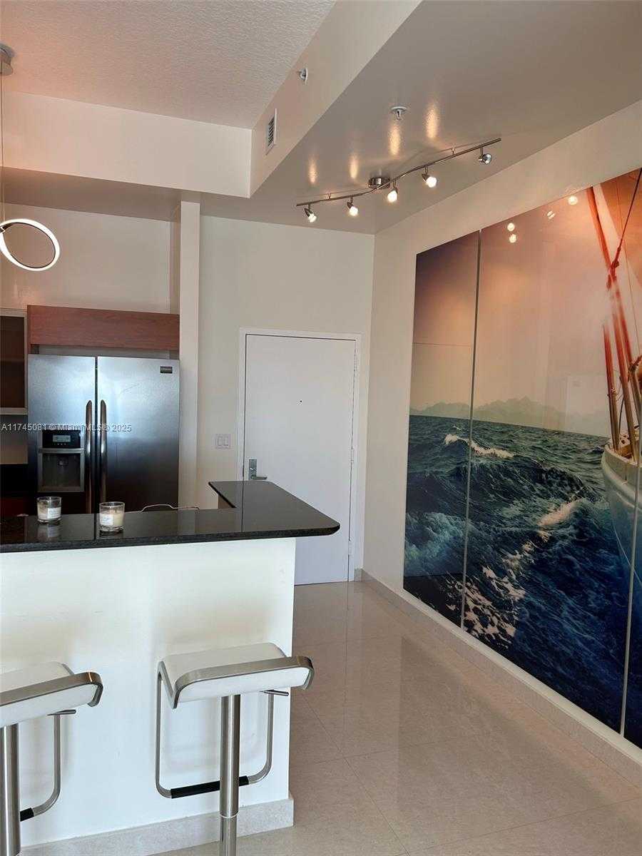 Small Image of 325 SOUTH BISCAYNE BLVD #UPH 19, Miami Number 6