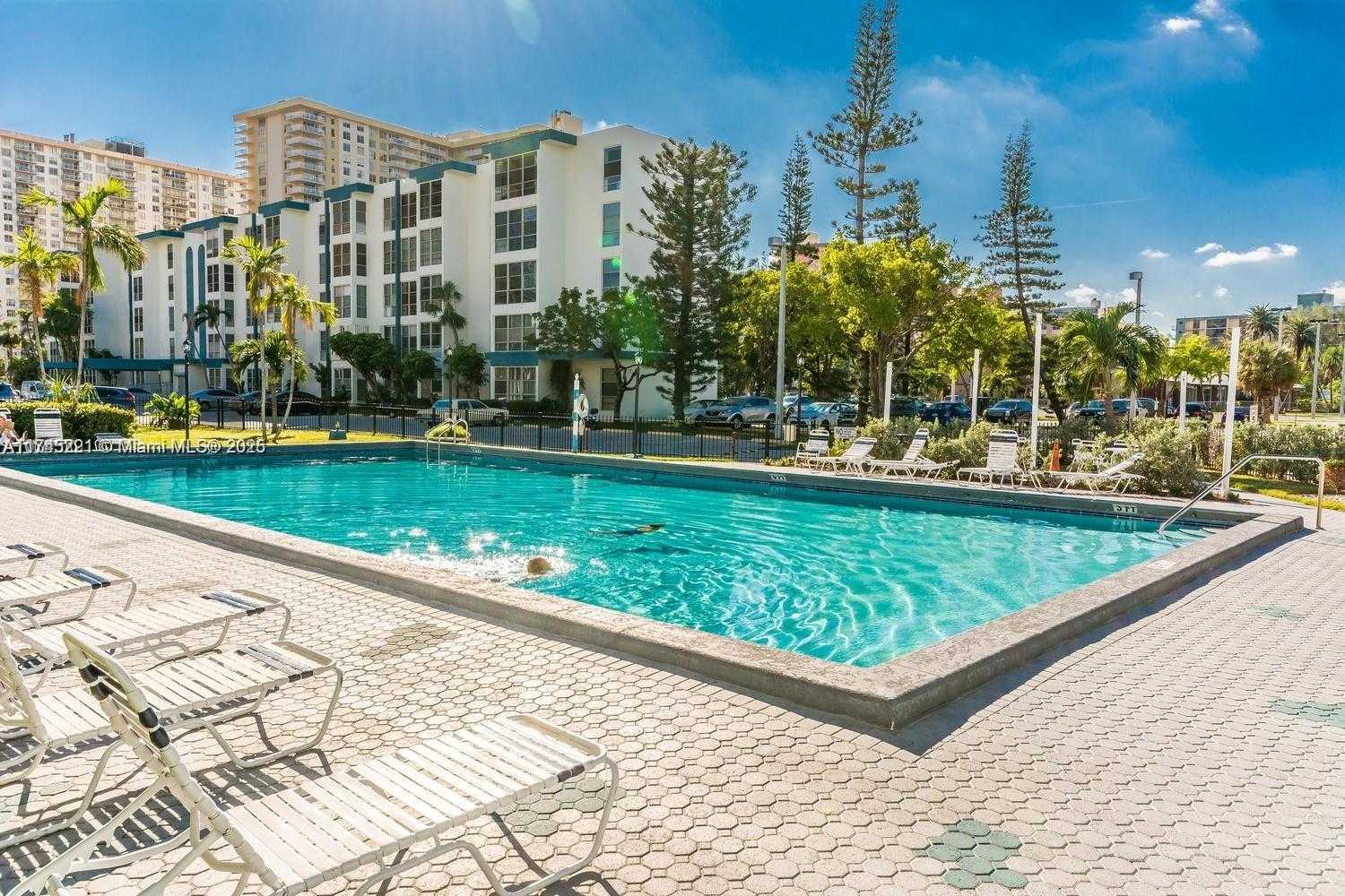 Small Image of 17620 ATLANTIC BLVD #519, Sunny Isles Beach Number 30